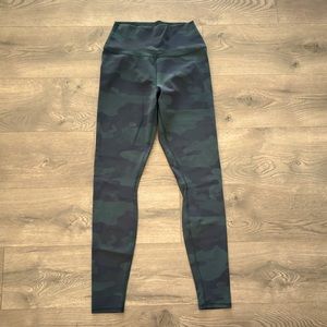 All high-waist camo vapor legging, size medium